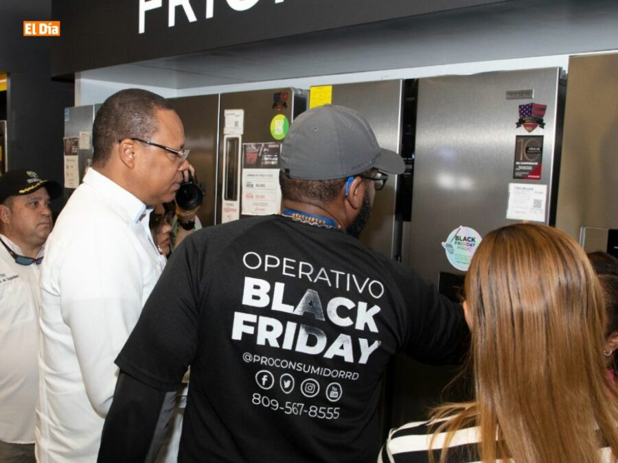 Director de Pro Consumidor supervisa en Black Friday.