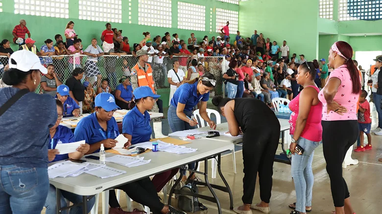 Reparto-del-Bono-de-emergencia-en-la-Republica-Dominicana