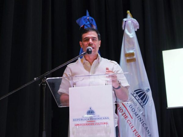 Ministro de Cultura Roberto Ángel Salcedo en Santiago.