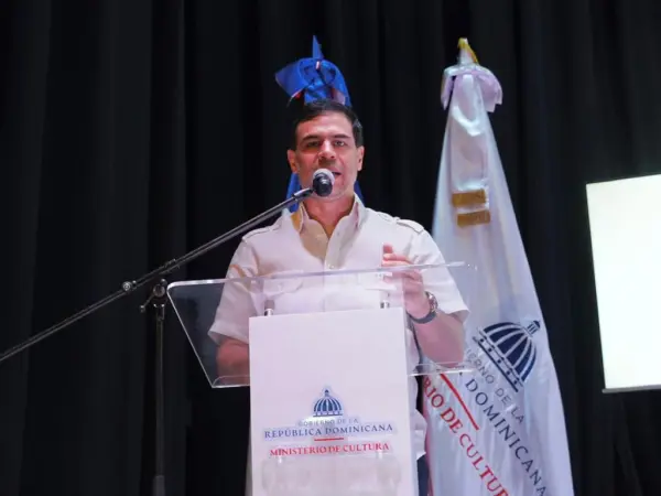 Ministro de Cultura Roberto Ángel Salcedo en Santiago.