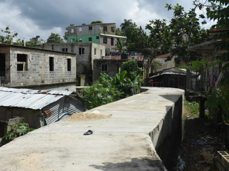 Fellito Suberví supervisa avances en trabajos de saneamiento de cañadas en SDO que beneficiarán a más de 80 mil personas