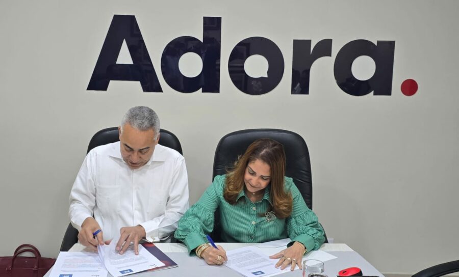 Adora, Adopae
