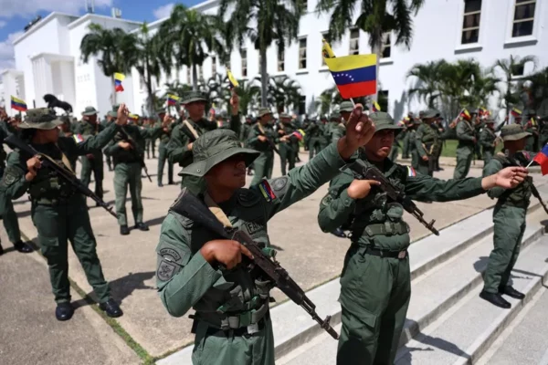 El Gobierno de Venezuela despliega 200.000 militares para enfrentar las "amenazas" de Estados Unidos