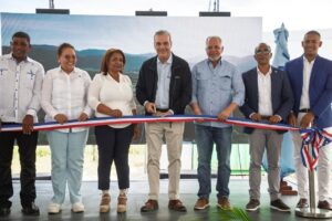 Abinader inaugura carreteras en San Juan