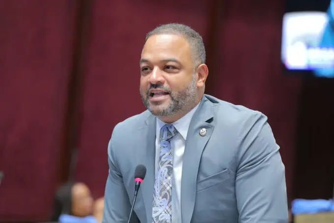 Carlos Pérez ,diputado