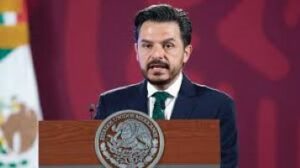 Zoé Robledo,  funcionario del sector.