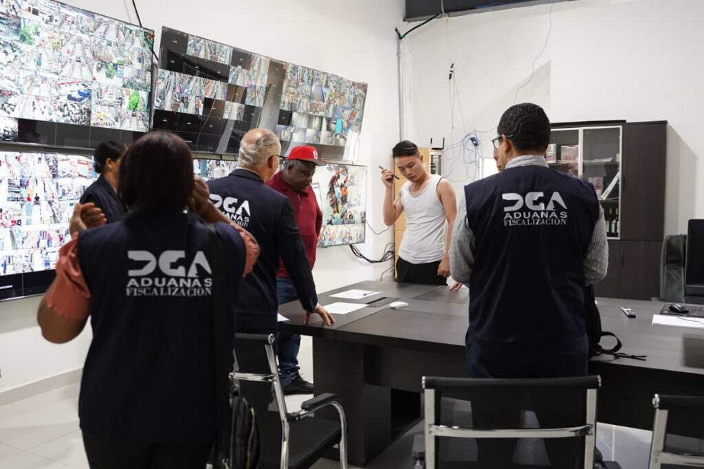 aduanas-tiendaschinas azua