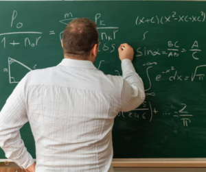 Garantizar salarios dignos no implica eliminar la autonomía de los colegios, sino equilibrar el derecho a competir con el derecho a enseñar y vivir con dignidad.