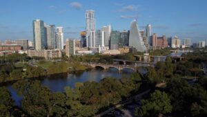 Chicago logra revertir su tendencia histórica y ahora figura entre los grandes centros urbanos con mayor subida en interés de mudanza.