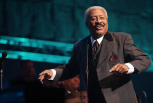 El director de la legendaria orquesta de salsa El Gran Combo de Puerto Rico, Rafael Ithier, en una fotografía de archivo.