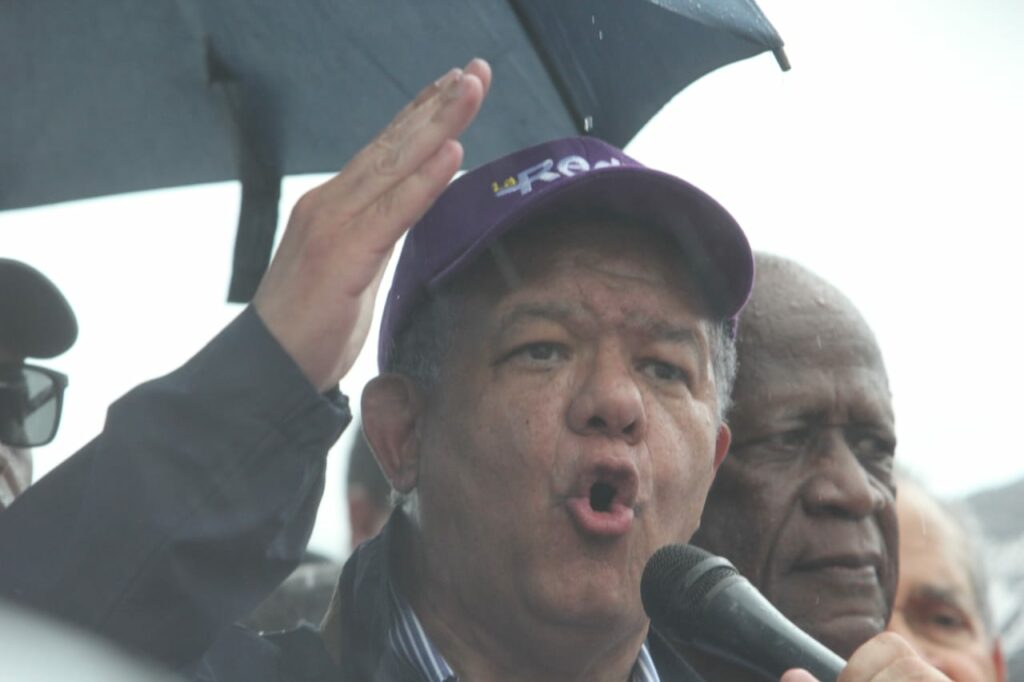 Leonel se pronuncia en contra de posible reforma constitucional