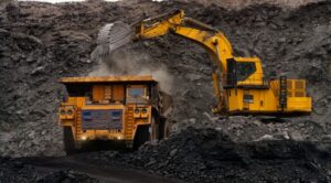 Camiones pesados en la mina.