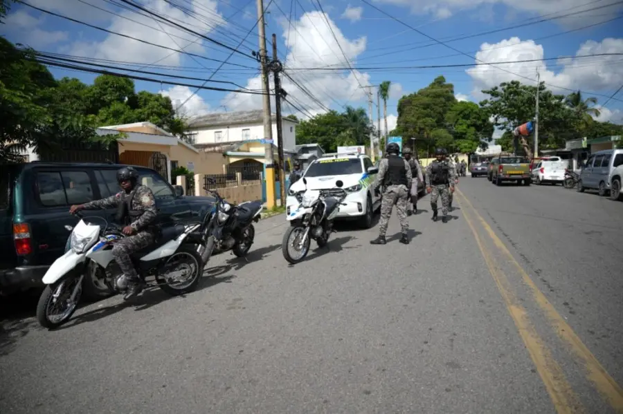policia en san critobal con militares