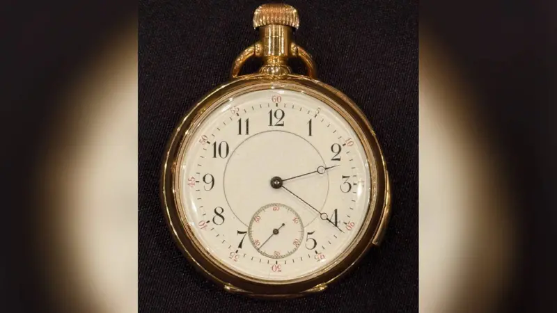 El reloj de bolsillo se paró en el preciso momento en que el Titanic se hundió bajo las olas.
