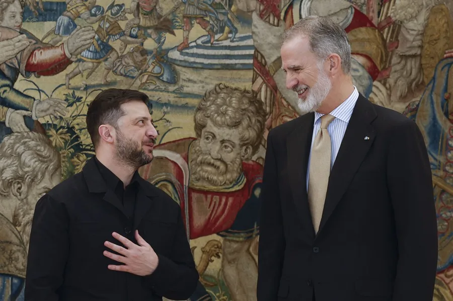 El rey Felipe VI mantiene un encuentro con el presidente de Ucrania, Volodímir Zelenski, que realiza su tercera visita a España.