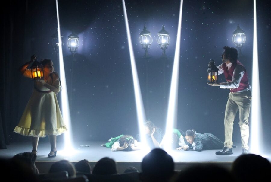 Momento del musical teatral  “A Christmas Carol”, en el   Teatro Lope de Vega.