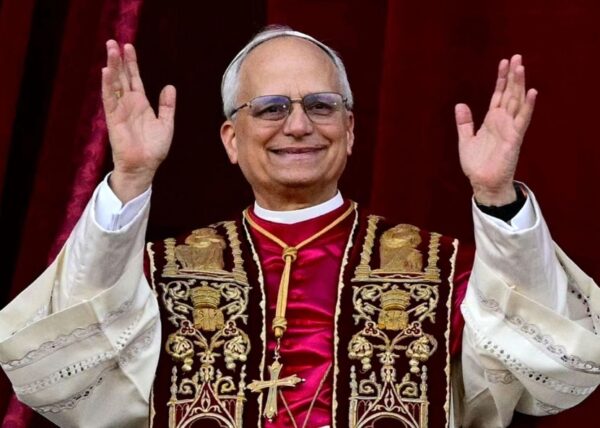 León XIV dice que le causa tristeza la guerra en Ucrania.