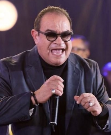 El intérprete de salsa Tony Vega.