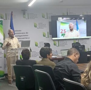 Eladio Arnaud da la bienvenida al encuentro del IDIAF.