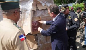 Las mercancías decomisadas en operativos fueron incineradas por las autoridades.