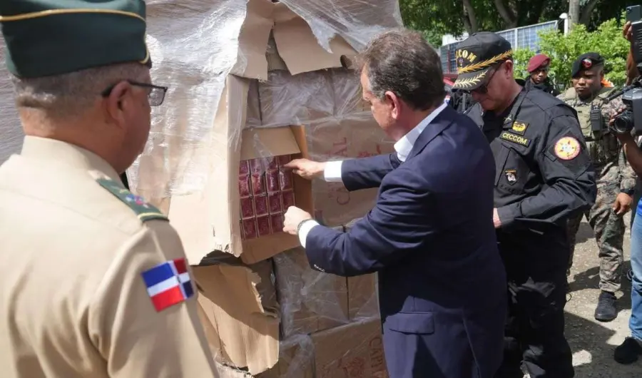 Las mercancías decomisadas en operativos fueron incineradas por las autoridades.