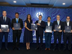 Aitor Palacio, Fernando Cabrera, Mirna Eusebio Lithgow, Christopher Paniagua, Arturo López Valerio, René Grullón y  Eduardo Valcárcel.