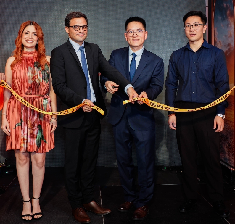 Ejecutivo en inaguración evento.