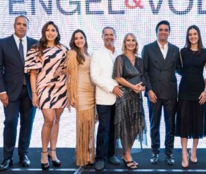 Manuel Higuera, CEO para el país,  lideró el acto junto a sus ejecutivos.