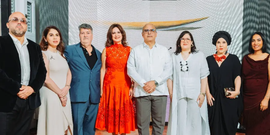 Walter Otero, Olga Alba, Christian Viveros-Fauné, Bethania Guerrero de Rizek, Héctos José Rizek, Daniela Tovar, María Castillo, Lilian Carrasco y Yuri Ruiz Villalona.