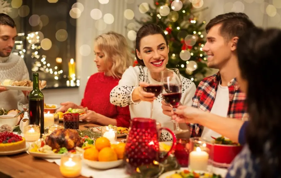 Durante las fiestas  es clave la moderación en el consumo de azúcares y bebidas ácidas, así como la hidratación constante.