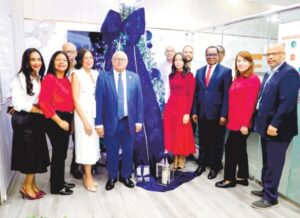 El tesorero nacional Luis Rafael Delgado Sánchez (al centro) junto a colaboradores.