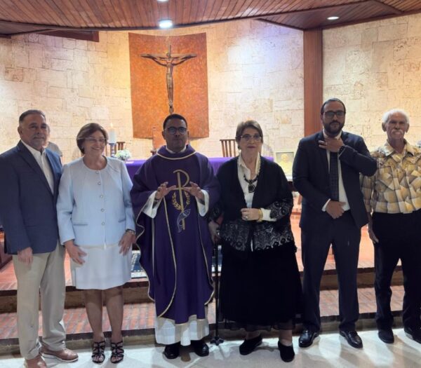 Ramón Rivas, Dania Goris de Rivas, el padre Ramón Alberto Núñez Holguín, Virginia Goris, Pável Rivas Goris y Danilo Goris Rodríguez.