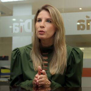 Geraldine Rahn, directora comercial de Alpha Puesto de Bolsa.  Arlenndy Castillo