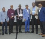 Los ganadores de los tres primeros lugares.