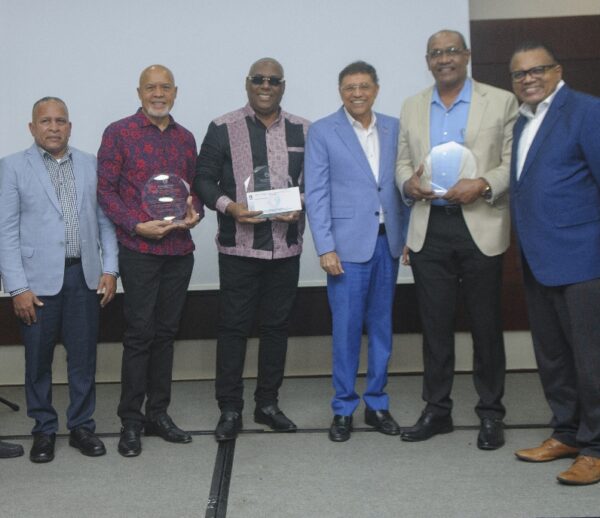 Los ganadores de los tres primeros lugares.