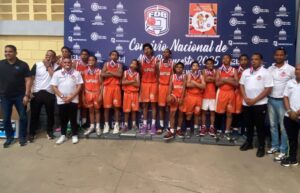 Miembros  del equipo de Santiago, campeón  del Convivio Nacional de Minibaloncesto.