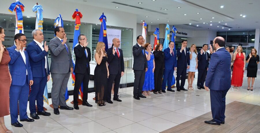 Ramón Pérez Fermín  juramenta la nueva junta directiva.