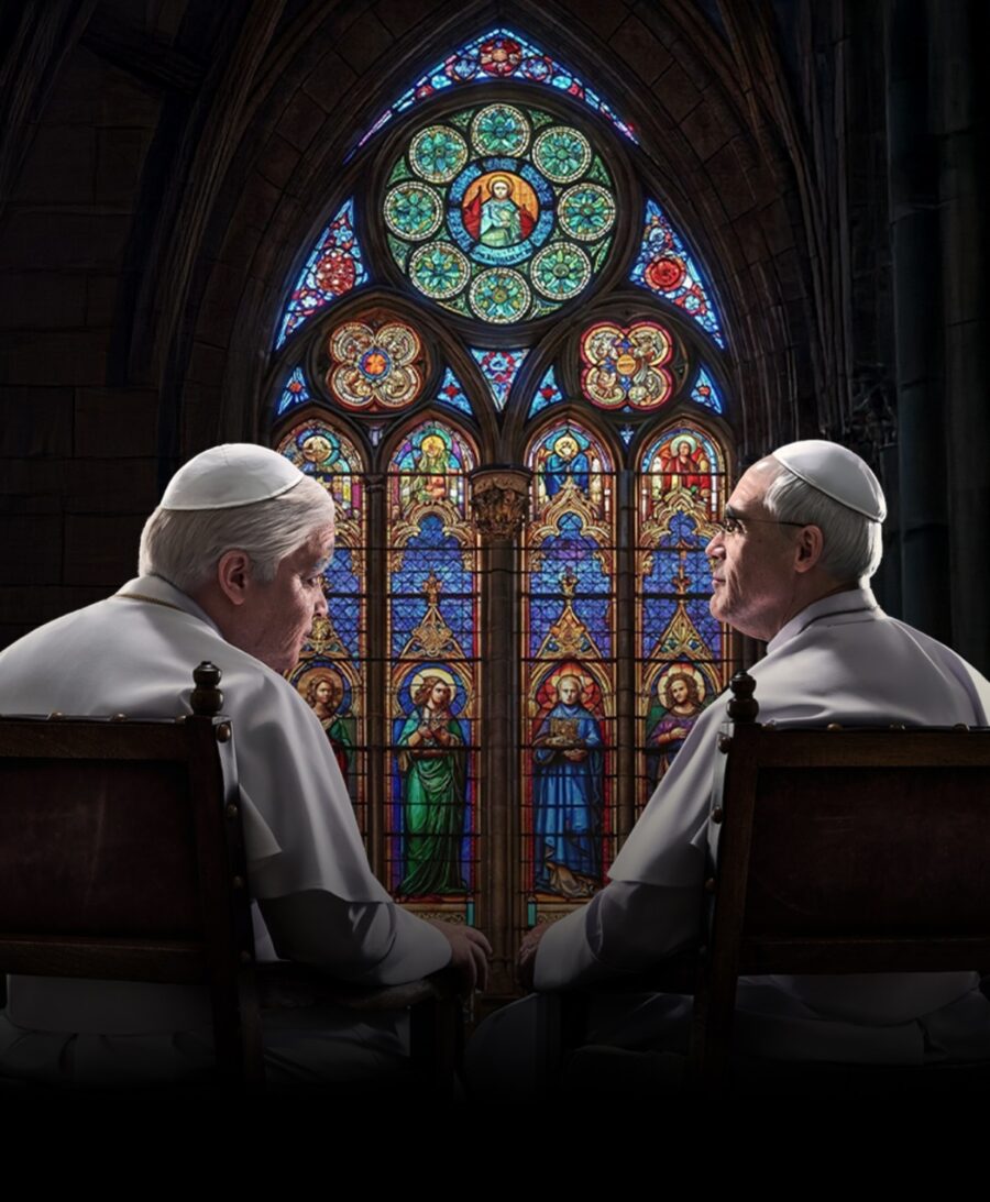 Pepe Sierra interpreta a Benedicto XVI y José Guillermo Cortines  a Bergoglio.