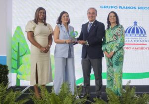 Flora Carrión,  Ana Emilia Pimentel, Iván Mejía y Vanessa Alba.