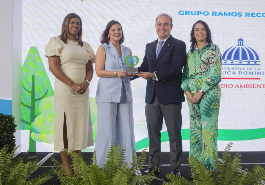 Flora Carrión,  Ana Emilia Pimentel, Iván Mejía y Vanessa Alba.