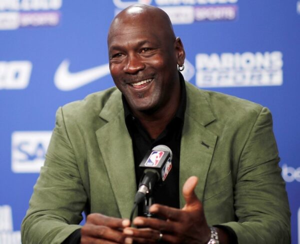 Michael Jordan sigue en litis con los ejecutivos de la Nascar.