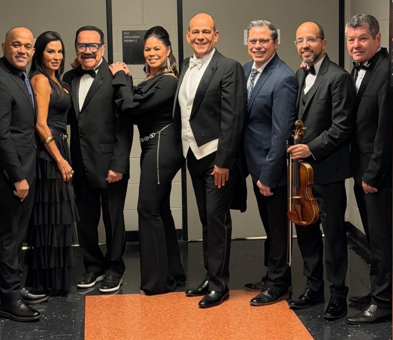 El dúo Zulinka y Miguel junto a la Filarmónica de Houston.