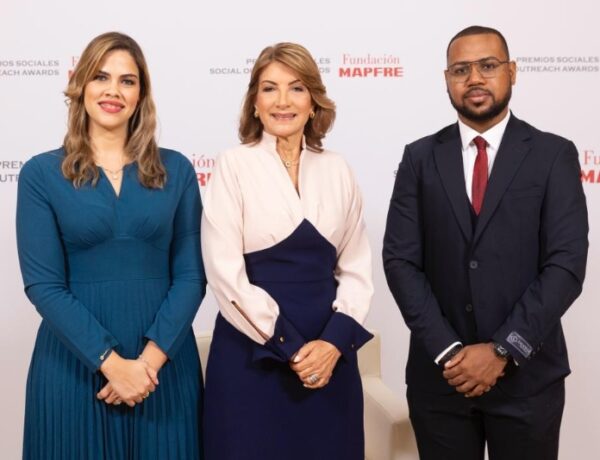 Yaritza Beltré, Cesarina Fabián y  Francis Medina.