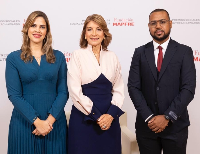 Yaritza Beltré, Cesarina Fabián y  Francis Medina.