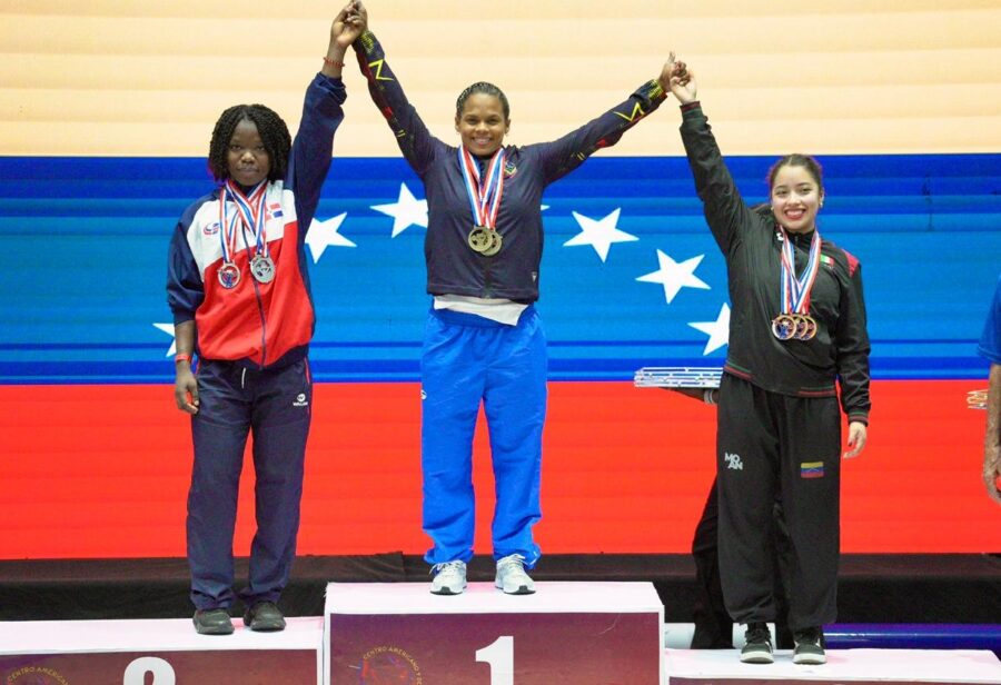 Desde la izquierda, Alicia Feliz Vásquez, Génesis Rodríguez e Iren Palacios Borrego