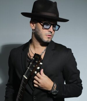 El cantautor   Zeo Muñoz.