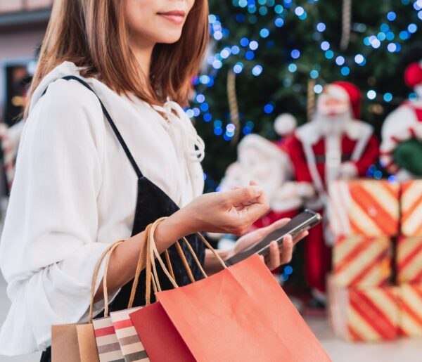 En diciembre se compra porque se celebra, pero también porque las plataformas reconocen los momentos de mayor vulnerabilidad de las personas.