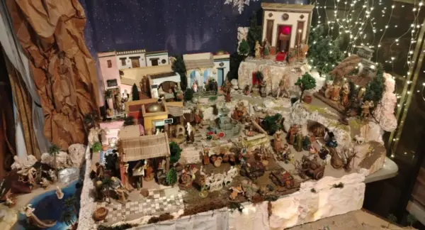 A través del pesebre donde  nació el niño Jesús   se vive la fe y transmite la  alegría que trajo este acontecimiento bíblico.
