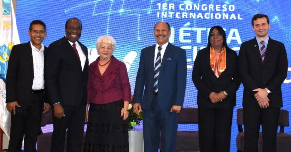Pastor Francisco Abréu,  Lorenzo Mota King, Aquilina Alcequiez,  José Antonio Chery,  Vianela Pineda y  Luis Yangüela Grullón.