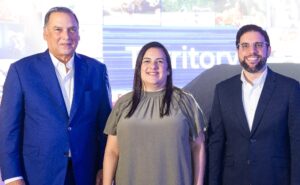 Fernando Villanueva Sued, Rosángela Guerra e  Ignacio Saint Hilaire.